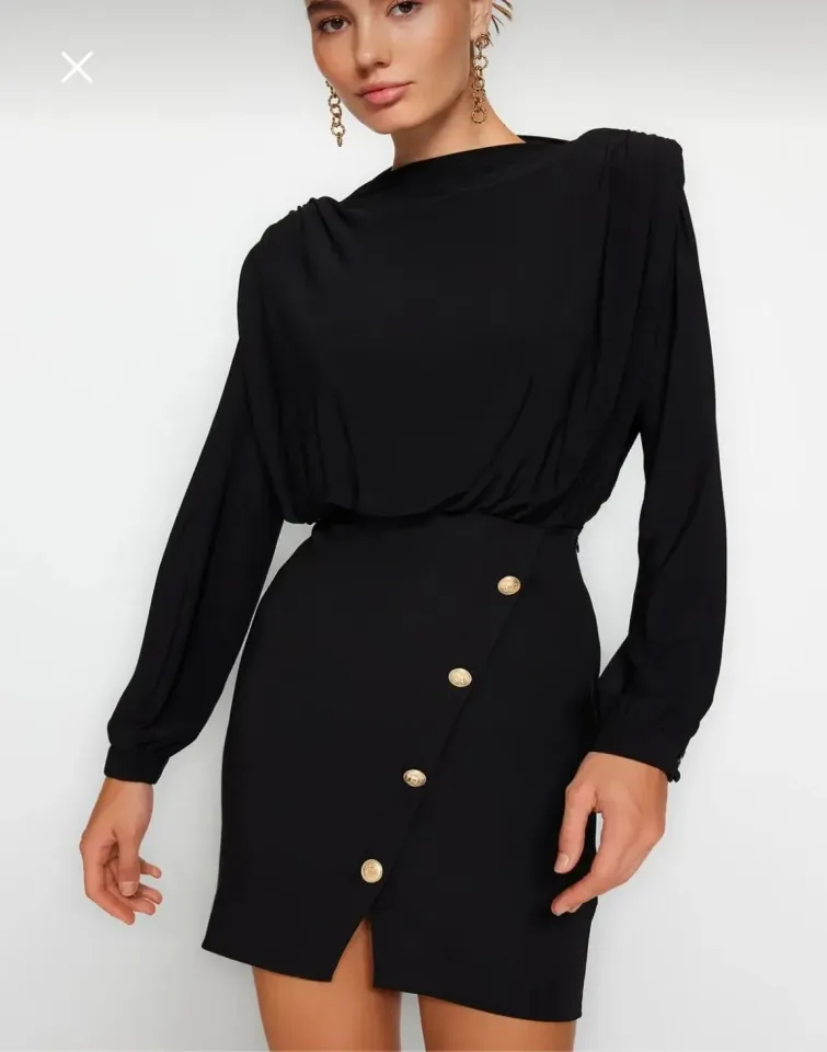 Siyah Vücuda Oturan Dolgulu Düğme Detaylı Mini Dokuma Elbise