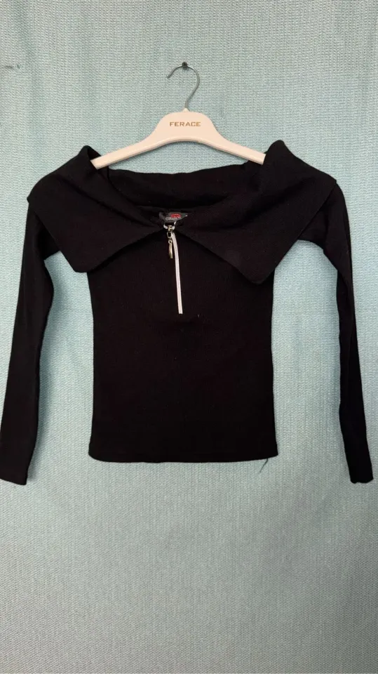 Omzu açık fermuarlı kazak