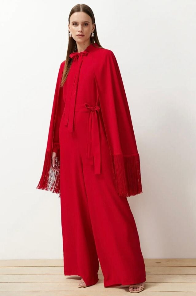 KIRMIZI PÜSKÜLLÜ PELERİN ELBİSE